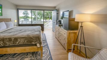 River View - King | Tabla de planchar con plancha, wifi gratis y ropa de cama