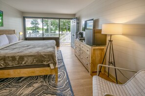 River View - King | Iron/ironing board, free WiFi, bed sheets