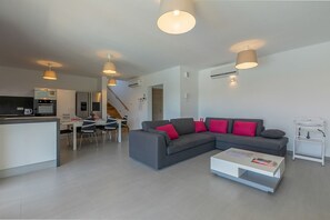 TV, fireplace, DVD player, foosball - Villa Stefanja in Galizana (Galizana)