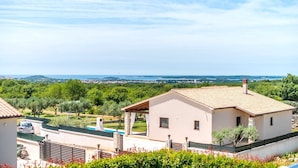 A residential property with a pool, a pergola, and a view of a coastal landscape. - Villa Stefanja in Galizana (Galizana)