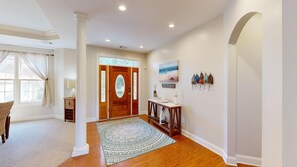 Interior - Large four Bedroom Four Bathroom Home on Robert Trent Jones Golf Course! (Hilton Head)