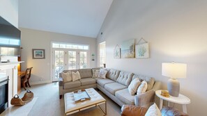 Smart TV - Large four Bedroom Four Bathroom Home on Robert Trent Jones Golf Course! (Hilton Head)