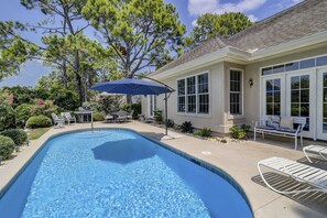 Pool - Large four Bedroom Four Bathroom Home on Robert Trent Jones Golf Course! (Hilton Head)