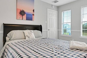 4 bedrooms, iron/ironing board, WiFi