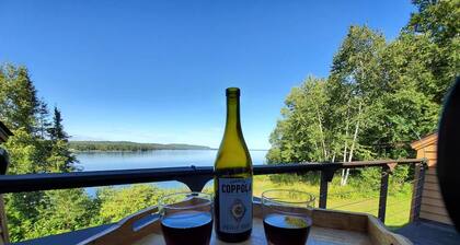 North Shore Nirvana: Lakefront, Deck, Fireplace, Beach