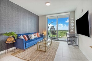 TV, offices - One Bedroom Condo King Bed With City Views (Miami)