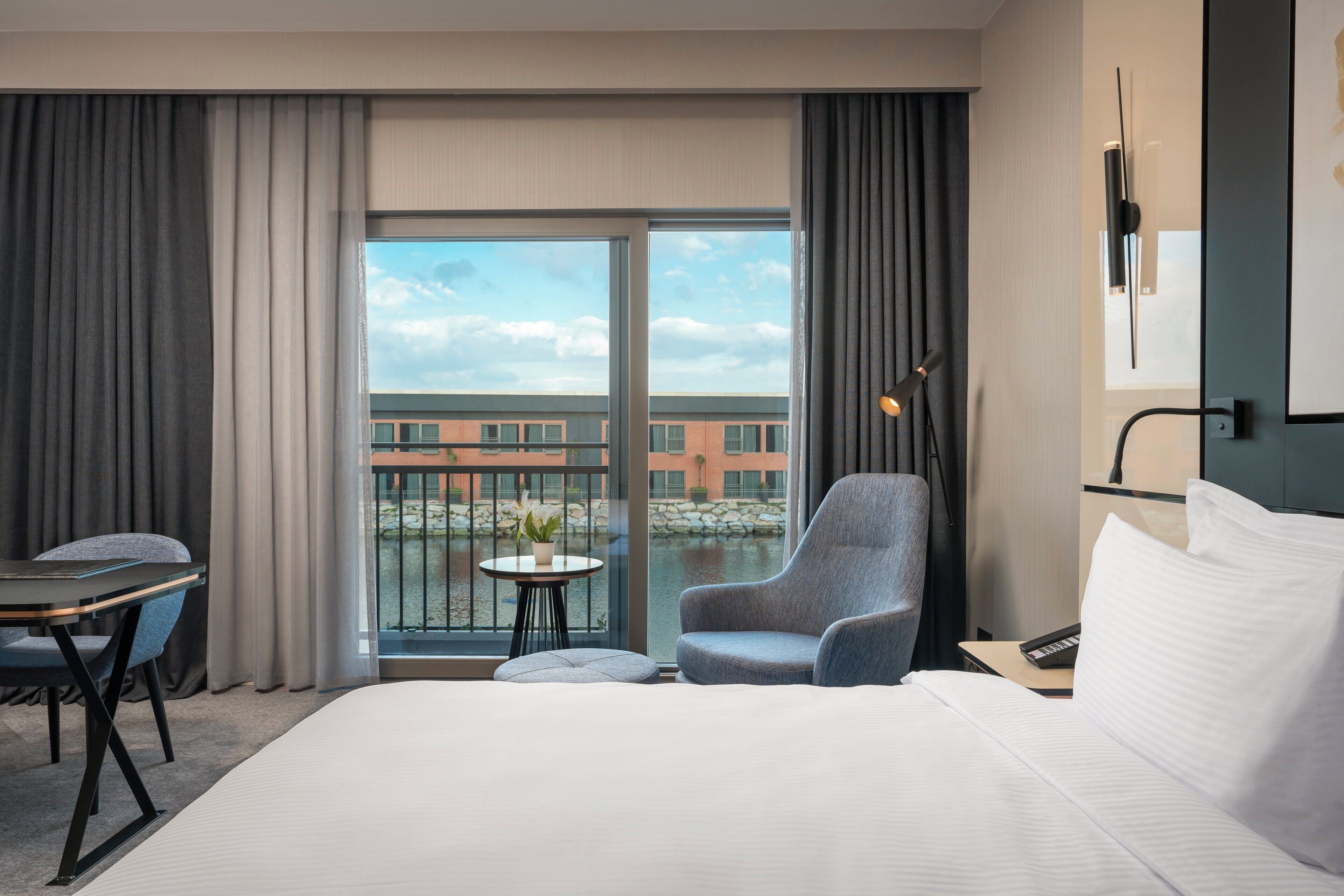 1 bedroom, hypo-allergenic bedding, minibar, in-room safe