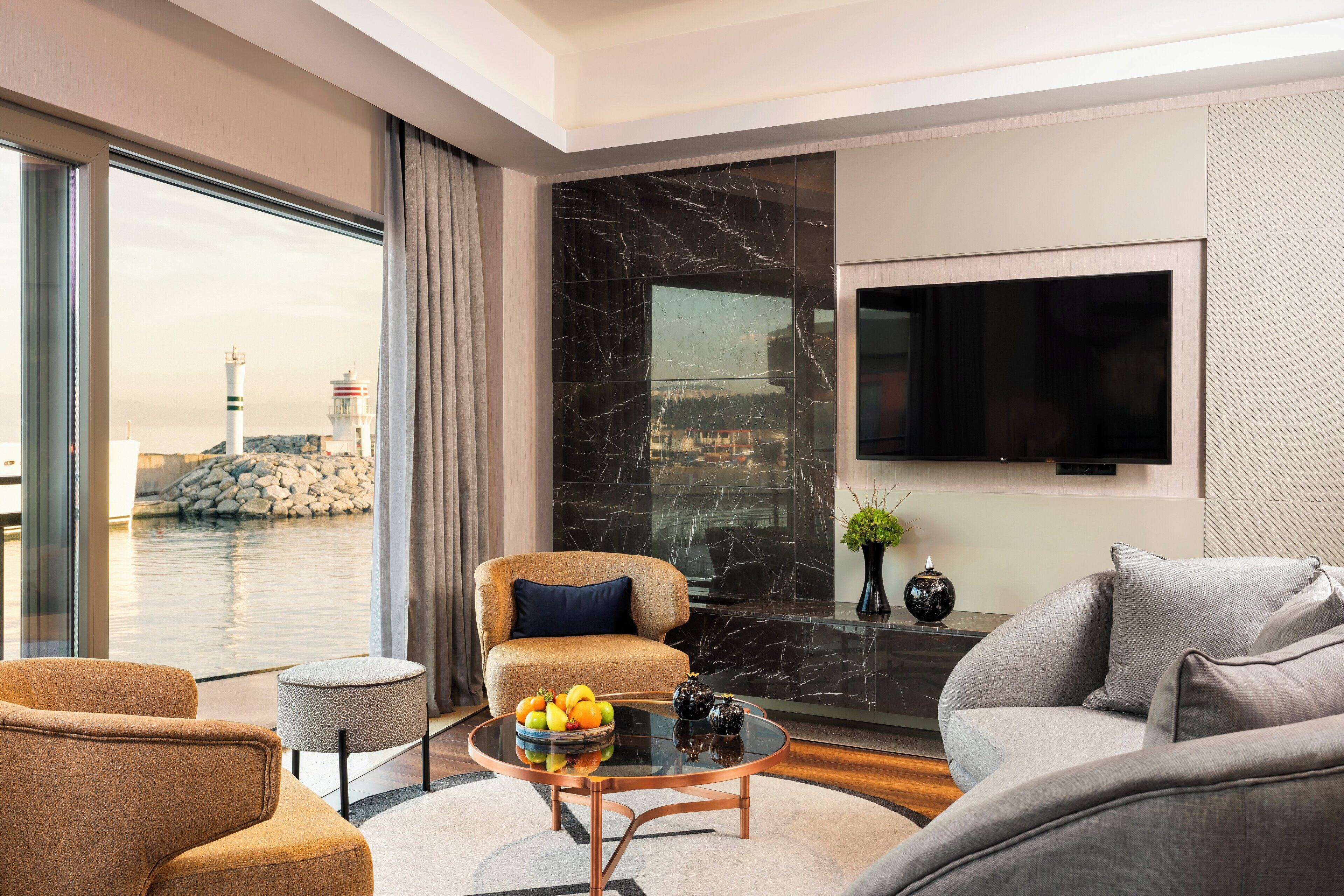 suite, 1 king bed, sea view | 1 bedroom, hypo-allergenic bedding, minibar, in-room safe