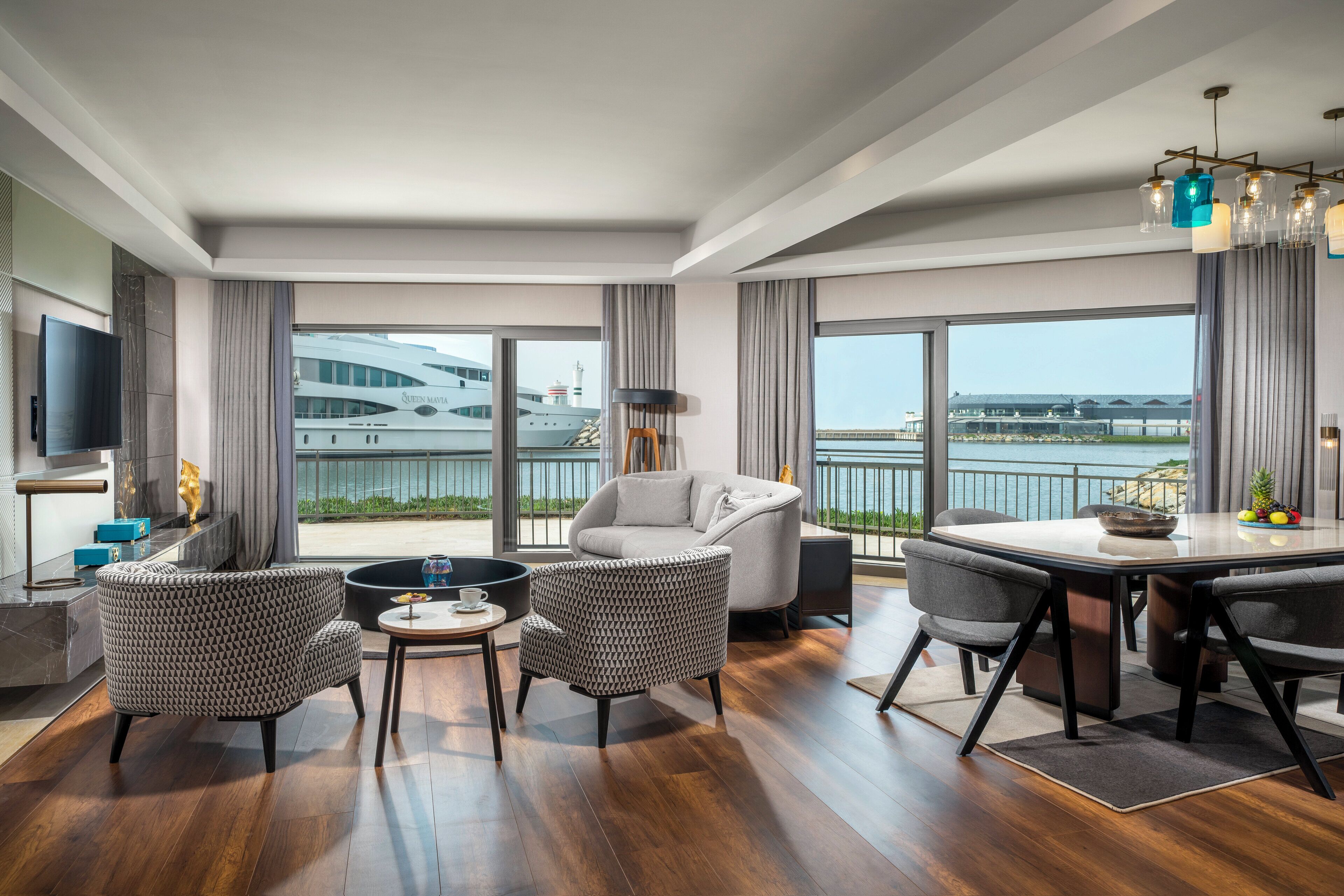 Suite, 1 King Bed, Sea View | Hypo-allergenic bedding, minibar, in-room safe, desk