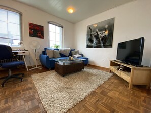 Smart-TV, Bücher, Arbeitsbereiche