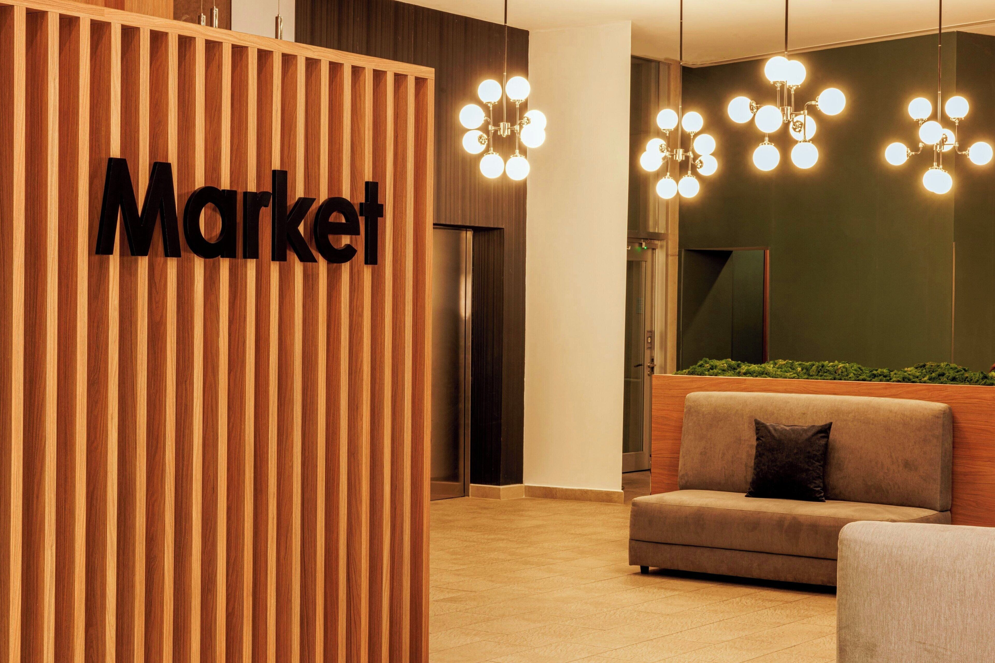 breakfast, lunch, dinner served; international cuisine