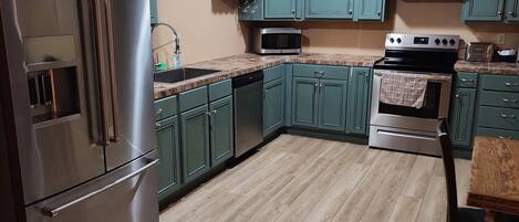 Micro-ondes, lave-vaisselle, cafetiĂšre/bouilloire