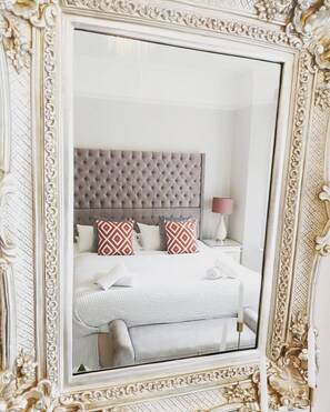 3 Schlafzimmer, Schreibtisch, Bügeleisen/Bügelbrett, Reisekinderbett