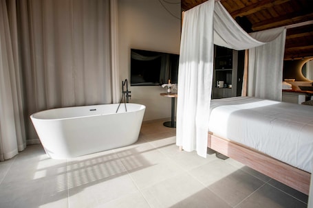 1 bedroom, free WiFi, bed sheets. Mocho-rural-home Ulldemo Suite