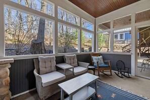 Smart TV, fireplace, offices