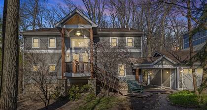 Juniper Presents: Stunning Lodge+Hottub, 2 Patios, Pool-Theater-Clubhouse Access