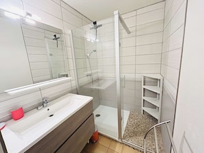 Bathroom - Apartment for 4 with terrace and parking, 150m from beach - Cap d'Agde (Cap d'Agde)