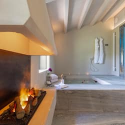 Presidential Suite | Private spa tub