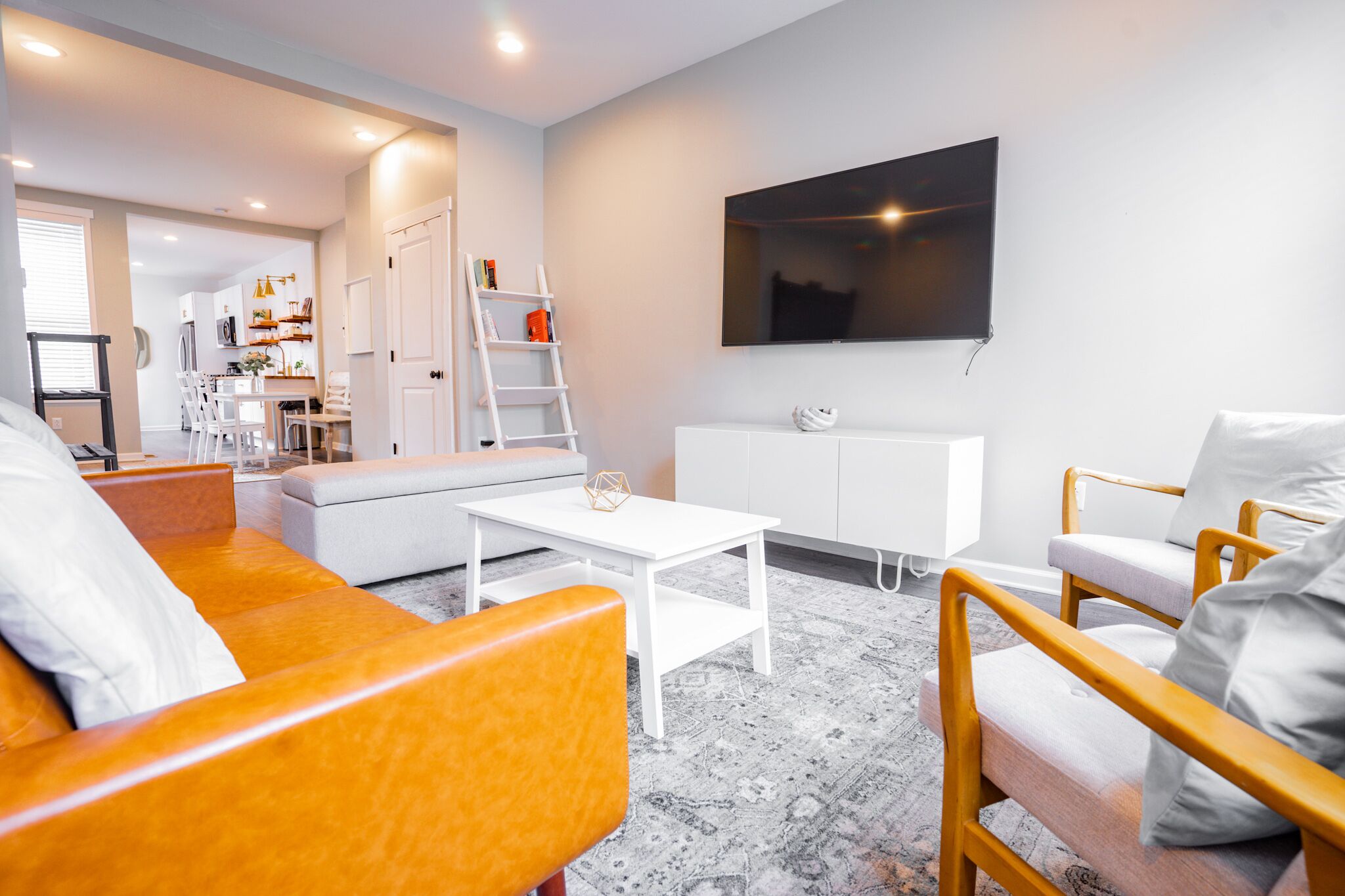 2BR Modern Farmhouse in Pittsburgh + Free Parking