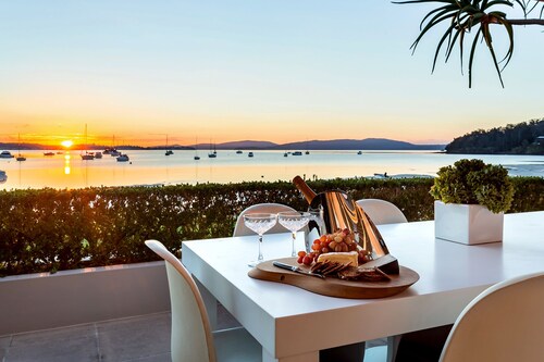 H3 Port Stephens - Absolute Waterfront Luxury