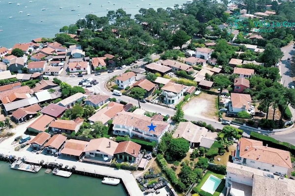 Vue aérienne de notre village de Piraillan et situation de la Villa La Conche