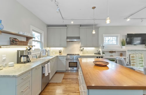 Great Family Home, Hot Tub All Year, Gourmet Kitchen