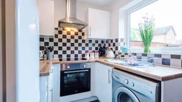 House | Private kitchen | Full-size fridge, microwave, oven, stovetop