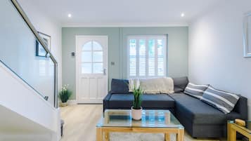 House | Living area | Flat-screen TV