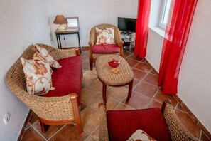 TV, DVD player, books, video library - Ideal for groups of family and friends,  5 Apartments,each sleeps 4 Private Pool (Bogdašici)
