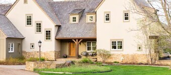 Private secluded home on 40 acres 3 miles from downtown Stillwater with hot tub