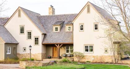 Private secluded home on 40 acres 3 miles from downtown Stillwater with hot tub