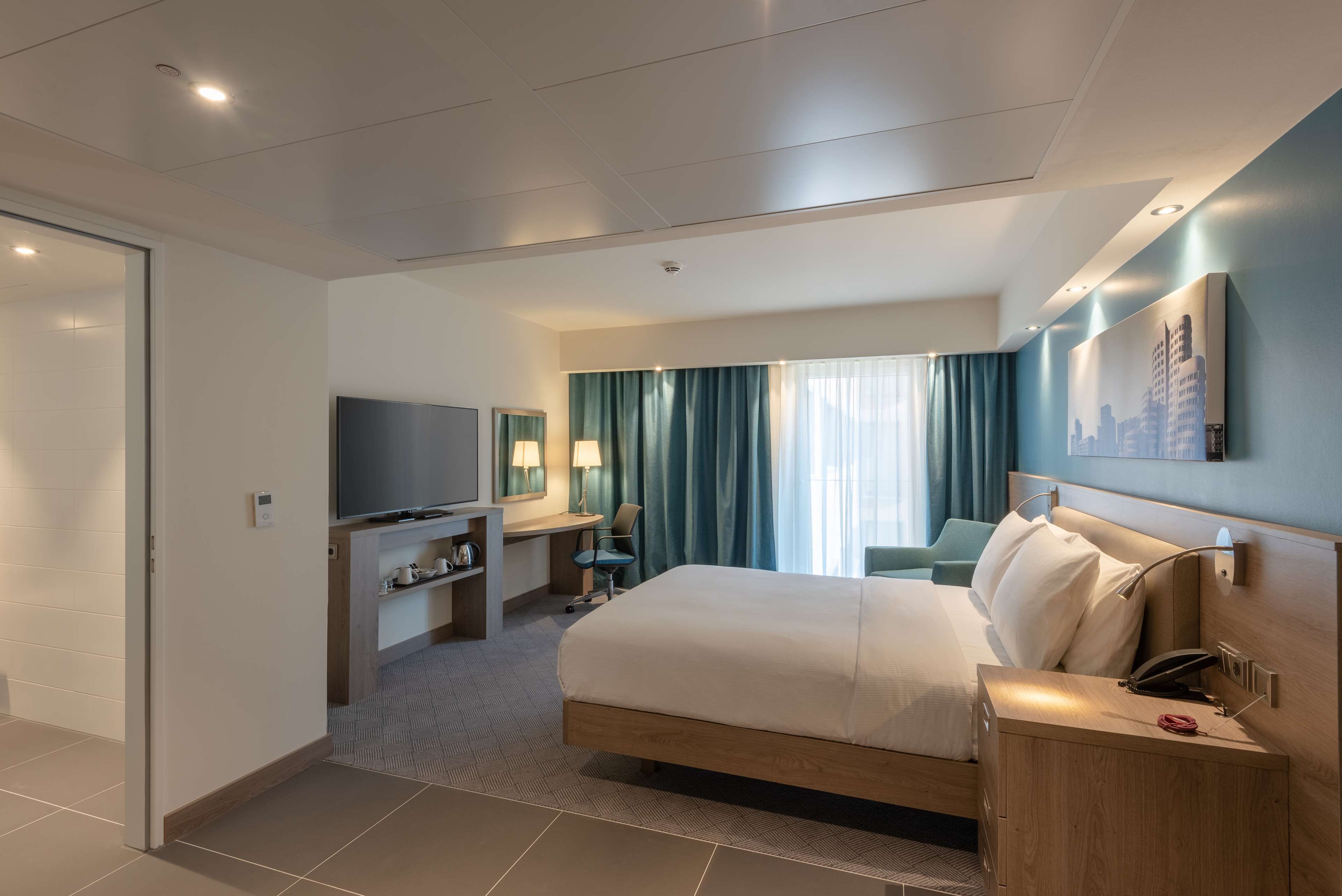 1 bedroom, hypo-allergenic bedding, in-room safe, desk