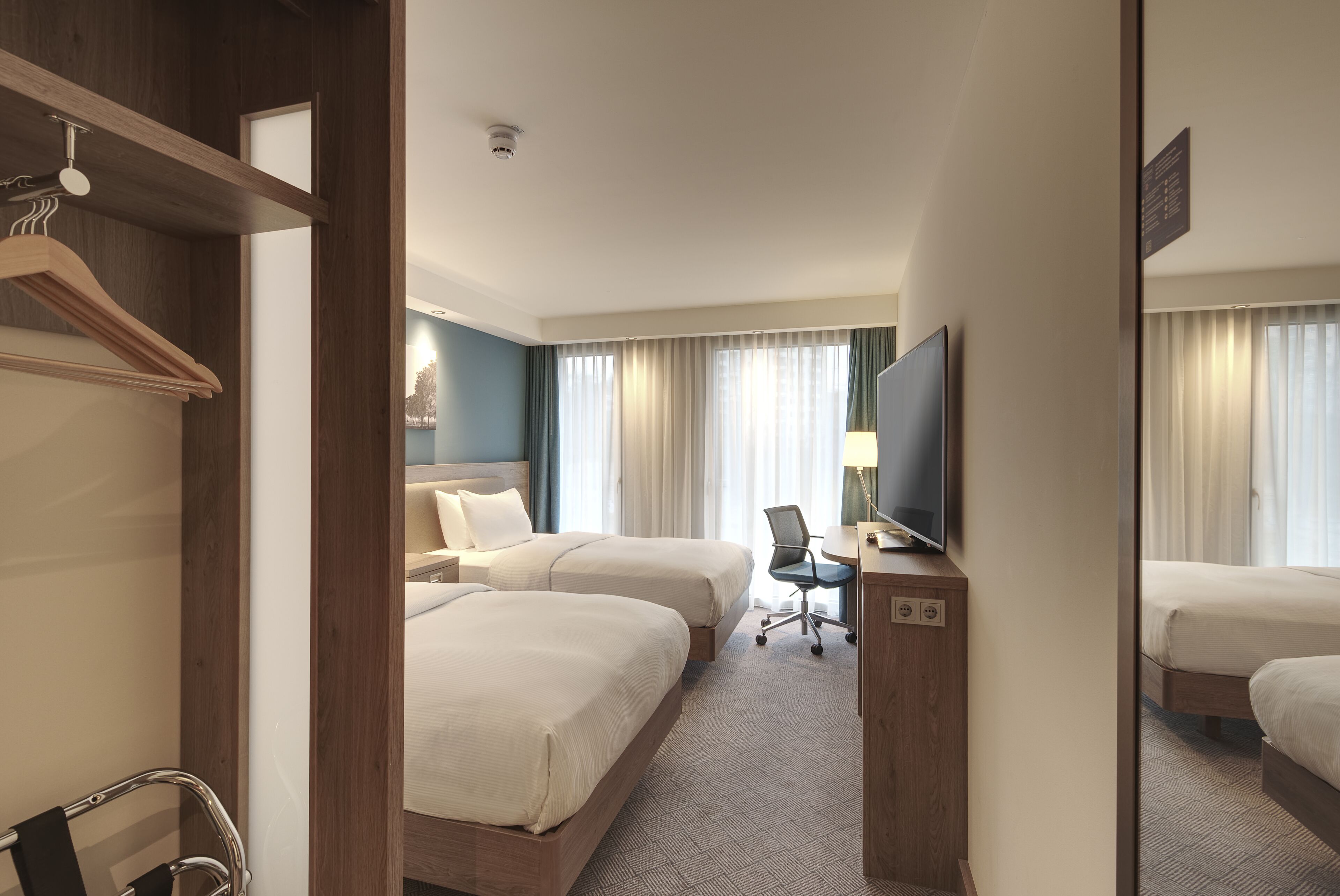 classic twin room, 2 single beds | 1 bedroom, hypo-allergenic bedding, in-room safe, desk