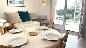 Interior - House in Bretignolles-sur-Mer: 2 br, 4 ppl, secured pool (Bretignolles-sur-Mer)