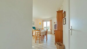 Dining - House in Bretignolles-sur-Mer: 2 br, 4 ppl, secured pool (Bretignolles-sur-Mer)