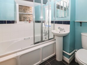 Cottage | Bathroom | Shower, hair dryer
