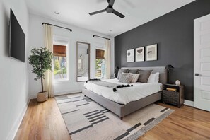 4 bedrooms, desk, iron/ironing board, travel crib