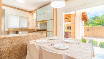 House | Private kitchen | Fridge, microwave, oven, stovetop