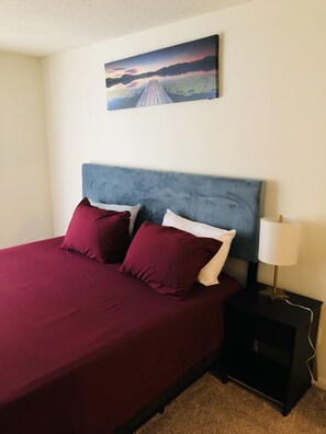 1 bedroom, iron/ironing board, WiFi, bed sheets - COZY 1 Bedroom with Pool & Patio (Manchester)