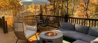 "Retro Retreat" Lakefront House