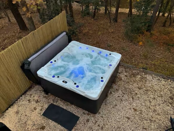 Utendørs boblebad