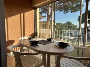 Dining - Cozy 1BR Apartment with Pools, Near Beach & Shops – Sleeps 4 (Argelès-sur-Mer)