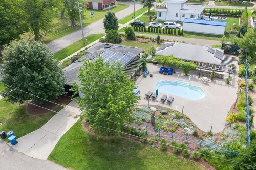 Captains Cove and Crew Quarters