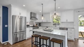 Réfrigérateur, micro-ondes, four, lave-vaisselle