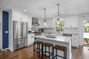 Fridge, microwave, oven, dishwasher - Captains Cove and Crew Quarters (Douglas)