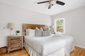 3 bedrooms, iron/ironing board, WiFi - Lake Views & Private Dock! | The High House (Mount Pleasant)