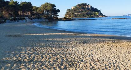 500m. from beaches and Bregançon fort, quiet villa for 2 to 8 people