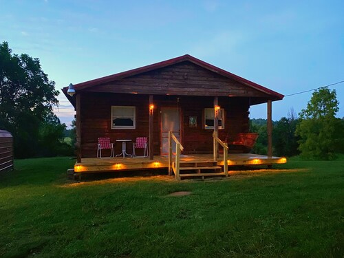 Beautiful country views and wildlife. Less than 2 miles from downtown.