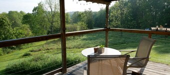 Beautiful country views and wildlife. Less than 2 miles from downtown.