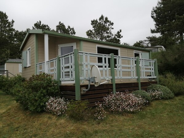 Exterior - Chalet with terrace - 4 people - Baubigny 50270 (Camping Bel Sito) (Baubigny)